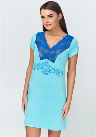 Состав: 
Полотно
Вискоза 95%,
ПУ 5%
Кружево 
ПА 90%,
ПУ 10% 
	Ночная сорочка из эластичного вискозного полотна, декорирована кружевом. Передняя деталь декорирована принтом.