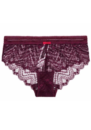 Состав:
Нейлон 90%
Эластан 10%
      Кружевные трусы темно-розового цвета. 