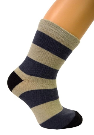 Состав: 
Хлопок 80%, 
ПА 13%, 
Эластан 7%
	Носки демиссезонные гладкого переплетения с рисунком в виде широких поперечных полос, паголенок удлинённый. 
