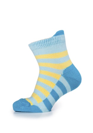 Состав: 
Хлопок: 75%, 
ПА: 20%, 
ПП: 3%, 
Эластан: 2%
	Спортивные детские носки с выступающем над пяткой язычком.
