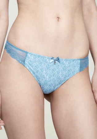 Состав:
Эластичное полотно
ПЭ 86%
ПУ14%
Кружево
ПА 90%
ПУ 10%
Ластовица
Хлопок 100%
	Женские трусы - стринги из эластичного полотна. Передняя деталь выполнена из эластичного полотна и кружева, украшена бантиком. Задняя деталь выполнена из кру