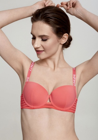 Состав:
Эластичное полотно
ПА 84%
ПУ 16%
Эластичная сетка
ПА 90%
ПУ 10%
	Бюстгальтер с формованной чашкой. Детали бюстгальтера выполнены из эластичного полотна и эластичной сетки. Бретели декорированы названием бренда. 