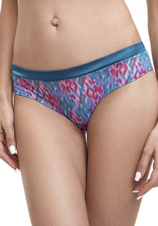 Состав:
Атласное полотно
ПЭ 97%
ПУ 3%
Эластичная сетка
ПА 88%
ПУ 12%
Ластовица
Хлопок 100%
	Трусы-боксеры выполнены из эластичной сетки и атласного полотна.