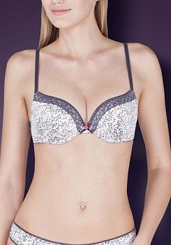 Состав:
Атласное полотно
ПЭ 93%,
ПУ 7%
Эластичная сетка
ПА 91%,
ПУ 9%
Кружево
ПА 87%,
ПУ 13%
	Бюстгальтер классической формы с формованной чашкой с Push-Up для размеров 70AB, 75ABC, 80B и без Push-Up для размеров 70C, 75DE, 80CDE, 85BCD. Дет