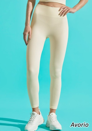 Состав:
Полиамид 90%
Эластан 10%
Спортивные бесшовные леггинсы 