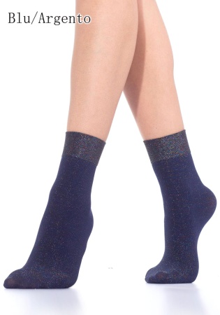 Состав:
Полиамид 66%
Эластан 23%
Люрекс 11%
      Непрозрачные эластичные носки из микрофибры с вкраплениями блестящей люрексовой нити. У модели укрепленный мысок и широкая комфортная резинка.

