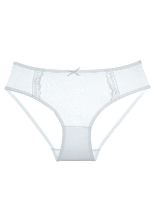 Состав:
Хлопок 95%
Эластан 5%
	Детские трусы белого цвета, по бокам украшены кружевной полоской, на поясе - бантик. 