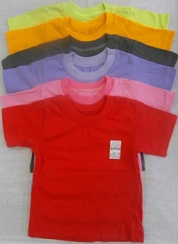 Состав:
Кулирка
Хлопок 100%
	Футболки на детей от 1 года  до 7 лет. Футболки представлены в широкой цветовой гамме. Пошита из однотонной  ткани.