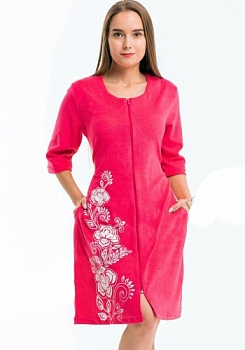 Состав:
Махра
Хлопок 100%.
	Женский махровый  халат на молнии. По бокам два втачных кармана. 

Обратите внимание: расцветка товара на сайте может отличаться от фактической расцветки. Оптовый склад оставляет за собой право поставить товар любого