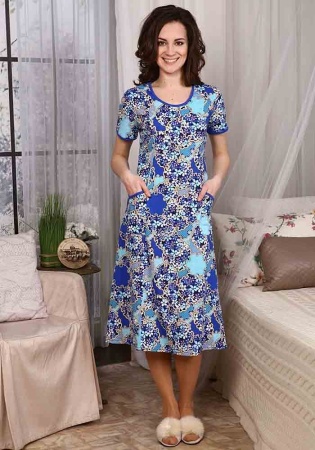 Состав: 
Кулирка 
Хлопок 100% 
	Платье женское с короткими рукавами, из кулирного полотна. Силуэт расклешен к низу. Платье с рельефами и с двумя накладными карманами.

Обратите внимание: расцветка товара на сайте может отличаться от фактической