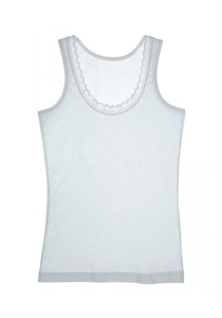 Состав:
Хлопок 100%
	Детская однотонная майка для девочки, лямки и ворот украшены кружевной каймой. 