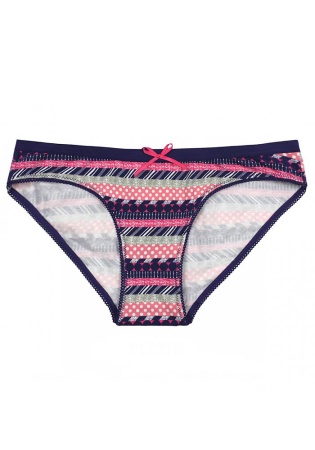 Состав:
Хлопок 95%,  
Эластан 5%
	Женские трусики из набивного полотна, декорированы атласным бантиком.