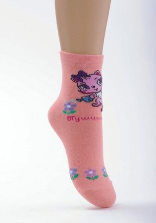 Состав: 
Хлопок 72%, 
Полиамид 26%, 
Эластан 2%
	В набор входит три пары носков с различными персонажами. Замечательный вариант для подарка ребенку! 