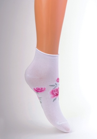Состав: 
Хлопок 71%, 
Полиамид 27%, 
Эластан 2%
	Укороченные летние носки без борта с цветочным рисунком. 
