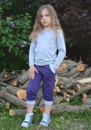 Состав:
Футер двунитка
Хлопок 100%
	Бриджи-шорты для девочки на широкой резинке в поясе. На ножках манжетики.