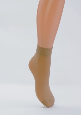 Состав: 
Полиамид 86%, 
Лайкра 14%
	Гладкие эластичные носки для женщин 20 den.