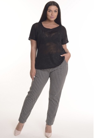 Состав:
Интерлок
ПЭ 55%
Хлопок 40% 
Лайкра 5% 
      Женские брюки в клетку.  Длина до щиколотки. Зауженные к низу.  Пояс на резинке.  Прорезные карманы.  Правильная посадка.