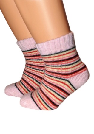 Состав:
Ангора: 50%,
Акрил: 30%,
Полиамид: 20%.
	Теплые цветные детские носочки с добавлением ангоры, мохровые внутри с рисунком 