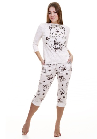 Состав:
Хлопок 100%
	Костюм состоит из бридж и футболки. Бриджи на резинке. Футболка прямого силуэта.

Обратите внимание: расцветка товара на сайте может отличаться от фактической расцветки. Оптовый склад оставляет за собой право поставить товар