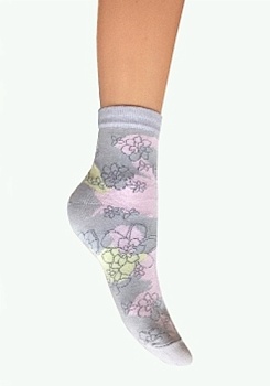 Состав:
Хлопок 70%
Полиамид 28%, 
Эластан 2%
	Женские демисезонные носки с цветочным принтом.