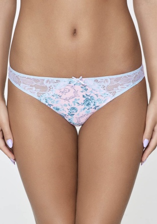 Состав:
Эластичное полотно
ПА 85%
ПУ 15%
Кружево
ПА 90%
ПУ 10%
Ластовица
Хлопок 100%
	Трусики-стринг выполнены из эластичного принтованного полотна и кружева. Передняя деталь декорирована бантиком