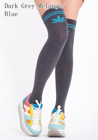 	Хлопковые женские чулки-ботфорты с растительным узором и двумя контрастными полосами.