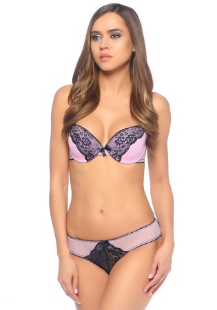 Состав:
Эластичная сетка
ПА 88%
ПУ 12%
Кружево
ПА 90%
ПУ 10%
Ластовица
Хлопок 100%
	Трусики-боксеры выполнены из эластичной жаккардовой сетки и кружева, декорированы эластичной лентой с фестонами. Передняя деталь декорирована бантиком.