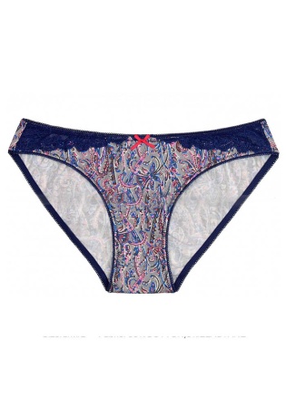 Состав:
Хлопок 95%,  
Эластан 5%
	Женские трусики из набивного полотна, декорированы атласным бантиком и кружевом.