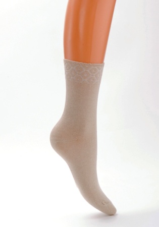 Состав: 
Хлопок 70%, 
Полиамид 30%
	Гладкие женские носки, на резинке рисунок 