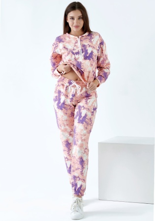 Состав:
Футер
Хлопок 70%
ПЭ 25%
Лайкра 5%
    Молодежный костюм состоит из джемпера  и брюк. Джемпер прямого покроя. Рукава втачные, длинные. Удлиненное плечо, горловина переда со шнуром. Длина до линии бедер. По низу притачной пояс.Разный уровен