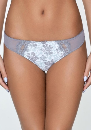 Состав:
Эластичное полотно
ПА 85%
ПУ 15%
Эластичная сетка
ПА 88%
ПУ 12%
Кружево
ПА 90%
ПУ 10%
Ластовица
Хлопок 100%
	Трусики-стринг выполнены из эластичного принтованного полотна, эластичной сетки, декорированы узким кружевом. Передняя дет