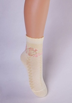 Состав: 
Хлопок 71%, 
Полиамид 27%, 
Эластан 2%
	Гладкие носочки с ажурным рисунком и люрексом.