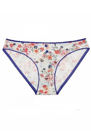 Состав:
Хлопок 95%,  
Эластан 5%
	Женские трусики из набивного полотна, украшены спереди двумя пуговичками. 