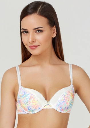 Состав:
Эластичное полотно
ПА 85%,
ПУ 15%
Кружево
ПА 90%,
ПУ 10%
	Бюстгальтер классической формы с формованной чашкой с Push-ap для размеров 70AB, 75ABC, 80B и без Push-ap для размеров 70C, 75DE, 80CDE, 85BCD. Детали бюстгальтера выполнены из э