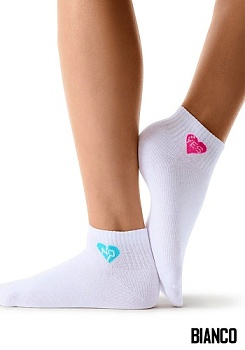 Состав:
Хлопок 75%
Полиамид 20%
Эластан 5%
   Укороченные женские носки с рисунком 