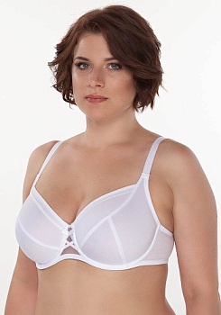 Состав:
Полиамид  93% 
Эластан  7%
   Бюстгальтер выполнен из комбинации эластичного и неэластичного полотен. Мягкие чашки с тройным диагональным членением придают бюсту округлую форму. Украшением этой модели является имитация шнуровки из атласно