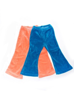 Состав:
Велюр
Хлопок 100%
	Брючки для девочки велюровые внизу немного расклешённые. 