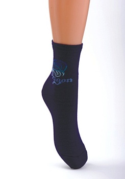 Состав: 
Шерсть 35%, 
Нитрон 28%, 
Полиамид 35%, 
Эластан 2%
	Носок на мальчика. Двойной борт. На бортике надпись 