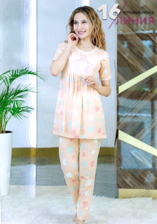 Состав:
Хлопок 100%
    Женский комплект для кормящих. Комплект состоит из брюк, удлиненной футболки и появзки на голову.  