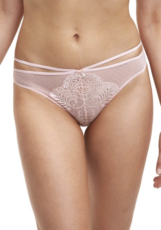 Состав:
Эластичное кружево 
ПА 90%
ПУ 10%
Эластичная сетка
ПА 88%
ПУ 12%
Ластовица:
100% Хлопок
	Трусики классические нежных цветов, выполнены из эластичной сетки и кружева. Линия талии декорирована эластичной лентой с фестонами. Передняя дет