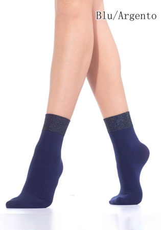 Состав:
Полиамид 81%
Эластан 14%,
Люрекс 5%
	Непрозрачные эластичные носки с укрепленным мысом, выполненные из микрофибры с вкраплениями блестящей люрексовой нити на резинке. Модель выполнена по технологии 3D, благодаря которой обеспечивается повы