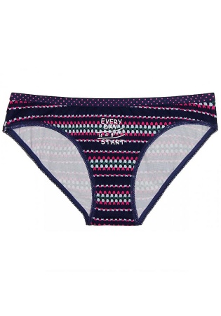 Состав:
Хлопок 95%,  
Эластан 5%
	Женские трусики из набивного полотна, декорированы атласным бантиком.