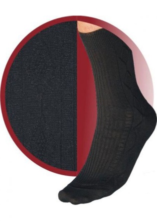 Состав: 
Хлопок 57%, 
Полиамид 43%
	Носки мужские гладкие, с лампасным рельефным рисунком.