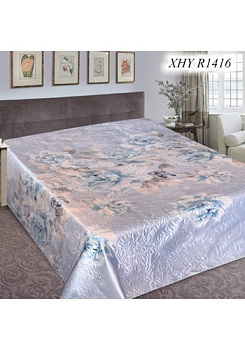 Состав:
1ая сторона - искусственный шелк, с модными дизайнами 3Д.
2ая сторона- белый спанбонд, нетканный материал.
Наполнитель - синтепон. 
	Покрывало 