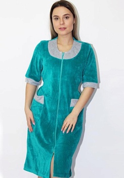 Состав:
Велюр.
	Женский велюровый халат.

Обратите внимание: расцветка товара на сайте может отличаться от фактической расцветки. Оптовый склад оставляет за собой право поставить товар любого цвета, который имеется на данный момент.	