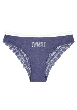 Состав:
Ткань: Хейлон 95%, эластан 5%
Кружева: Нейлон 90%, эластан 10%
     Женские трусы-слипы синего цвета. Передняя деталь выполнена из однотонного полотна, украшенного рисунком. Задняя деталь выполнена из кружева. 
