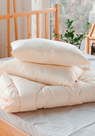 Наполнитель: силиконизированное волокно
Ткань: микрофибра
     Удобная и упругая подушка 