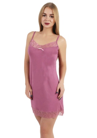 Состав:
Вискоза 95%
Эластан 5%
	Сорочка,полу прилегающего силуэта, длиной выше колена. На тонких бретелях,с V-образным вырезом. Украшена эластичным кружевом.

Обратите внимание: расцветка товара на сайте может отличаться от фактической расцветк