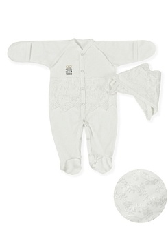 Состав: 
Интерлок-пенье
Хлопок 100%
   Комплект на выписку белого цвета с кружевом (интерлок-пенье). 