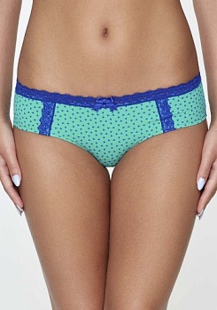 Состав:
Эластичное полотно
ПА 85%
ПУ 15%
Кружево
ПА 90%
ПУ 10%
Ластовица
Хлопок 100%
	Трусики-боксеры выполнены из эластичного принтованного полотна и узкого кружева. Передняя деталь декорирована бантиком.
